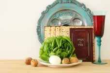 הגדה וצלחת של פסח